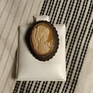 BEAUTIFUL ANTIQUE CARVED SHELL CAMEO BROOCH PENDANT